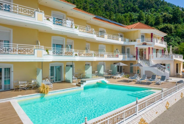 Standard Double room with pool view