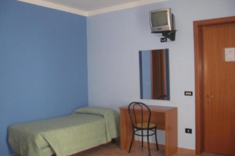 Economy Triple room