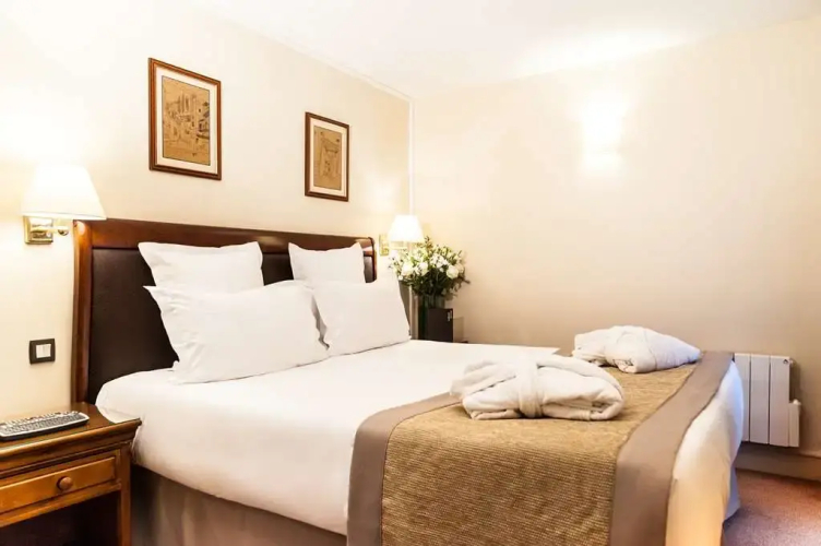 Double Junior Suite — King Bed