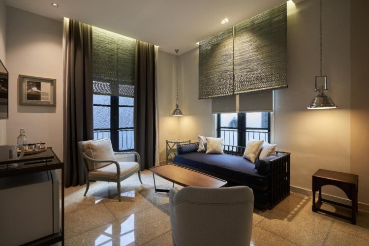Triple Suite with park view