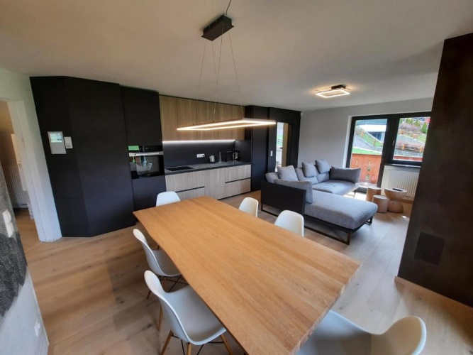 3 Bedrooms Apartment