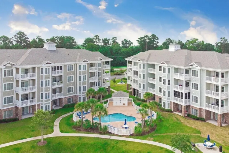 Magnolia Pointe Luster Leaf 4837-302