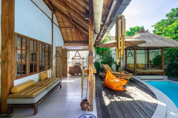2 Bedrooms Villa