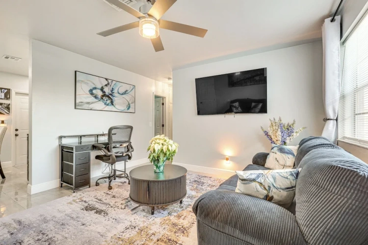 2 Bedrooms Apartment