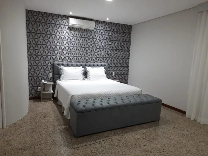 Colonial Plaza Hotel