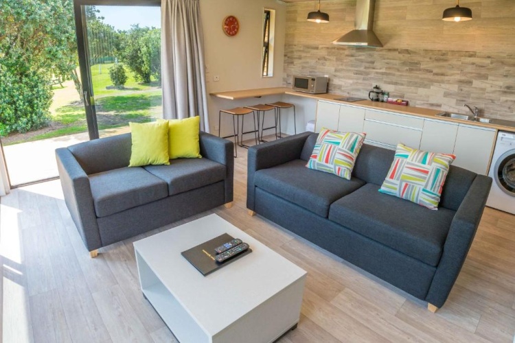 2 Bedrooms Bungalow