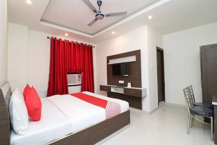 Oyo 18848 Paradise Inn