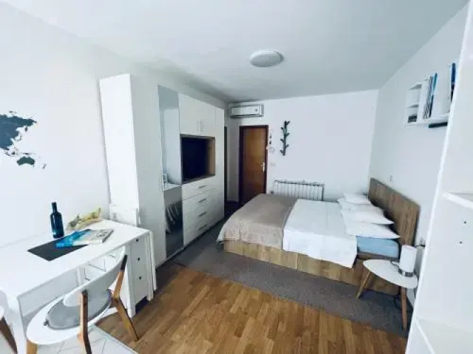 Jakov Apartments