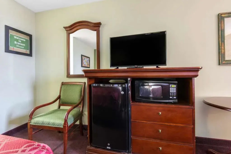 Econo Lodge at Thousand Hills