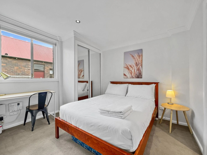 Central Armidale 2-Bedroom Apartment
