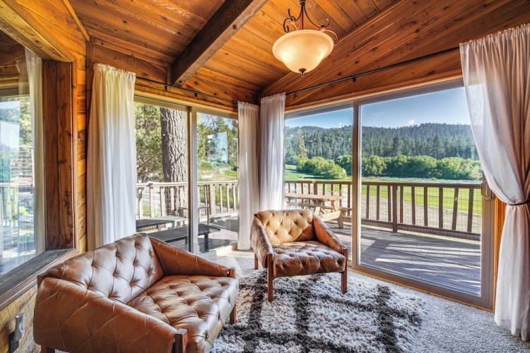 4 Bedrooms Cottage
