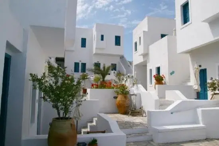 Oia’s Retreat