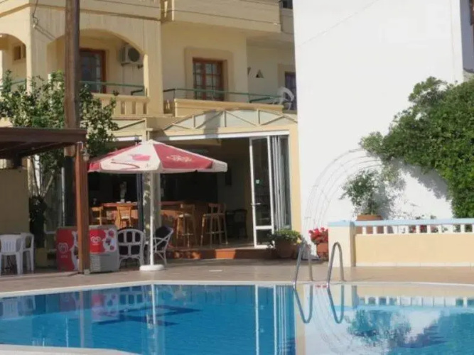 La Luna Apartments