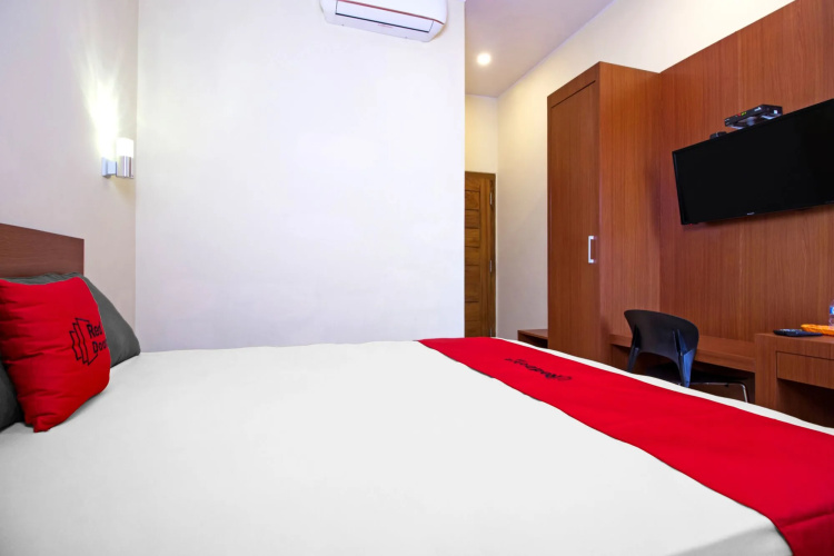 RedDoorz near Trans Studio Mall 2