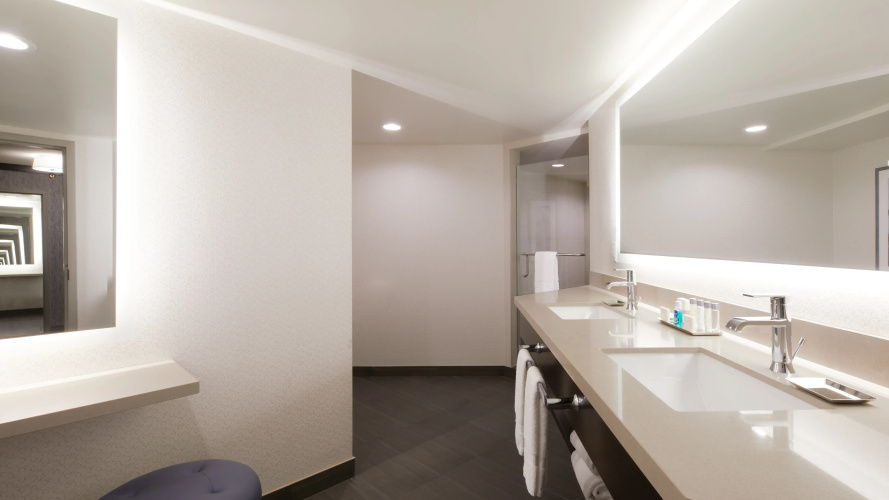 Silver Legacy Reno- A Caesars Rewards Destination