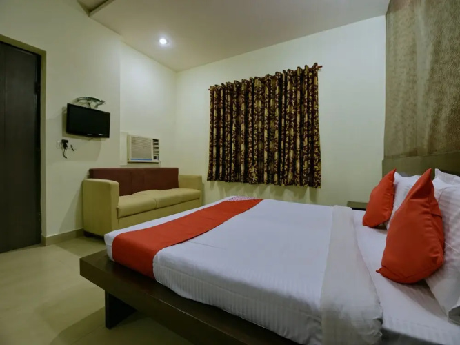 OYO 11754 Hotel Classic 7