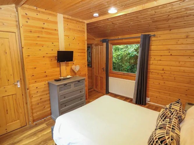 Lakeside Lodge