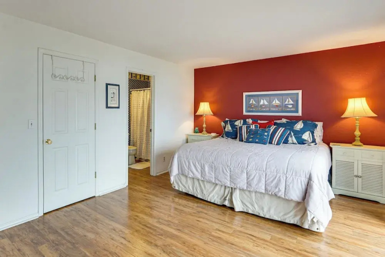 Main Channel View! Condo w/ Dock & Pool Access