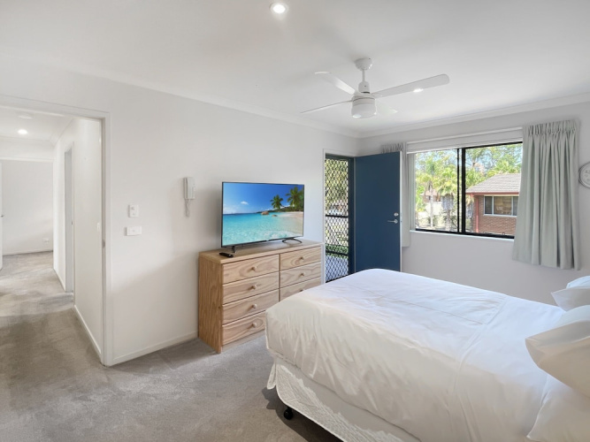Beachside 3-bed Apartment With Garage Parking