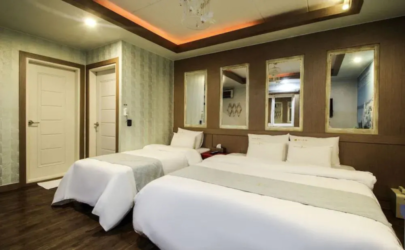 Hole in one Hotel