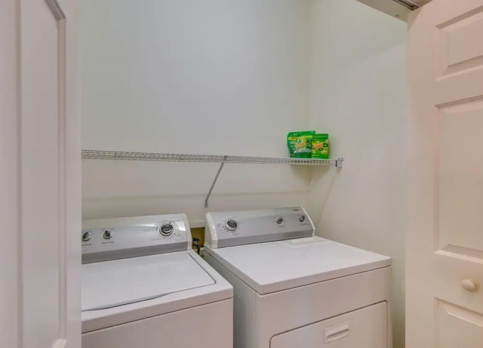 3 Bedrooms Apartment