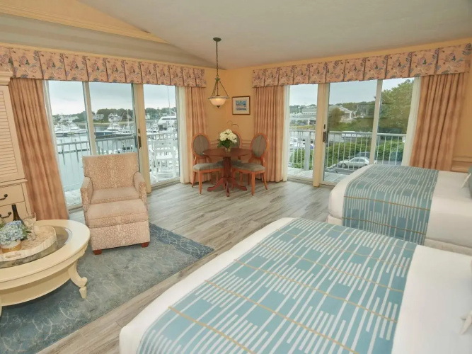 Anchor In Distinctive Waterfront Lodging