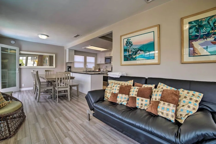 3 Bedrooms Cottage with balcony