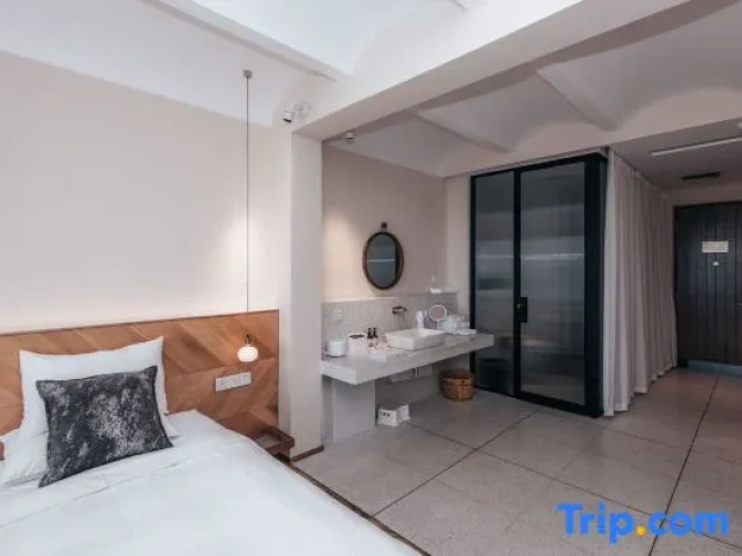 Standard Twin room with view