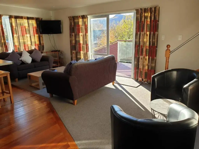 Aorangi House