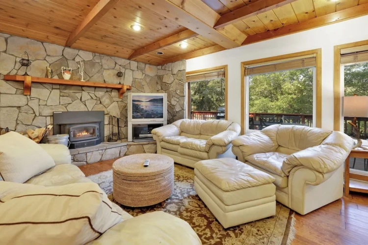 Standard room with balcony and with mountain view