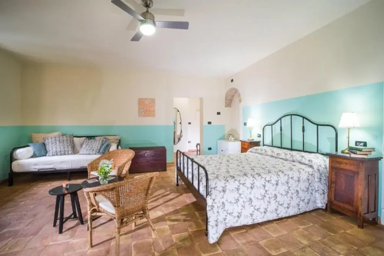 Standard Quadruple room with garden view
