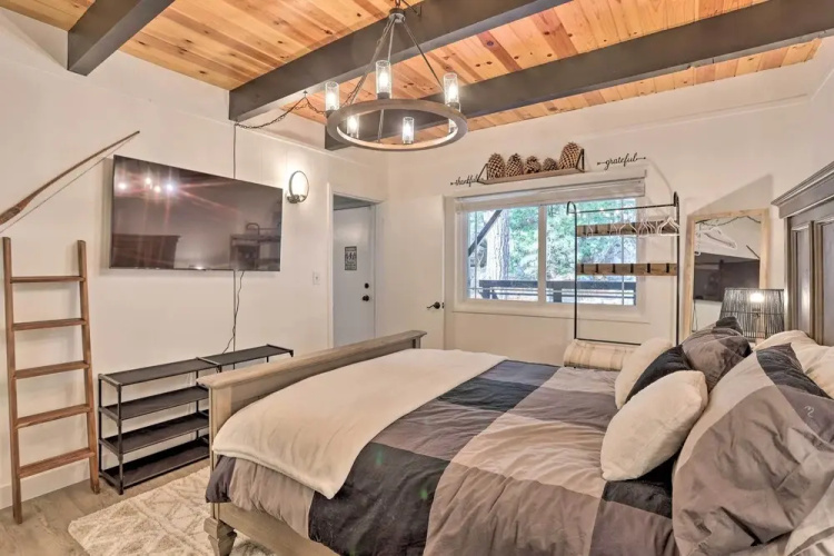 Modern Cabin w/ Game Room & Deck, Near Skiing