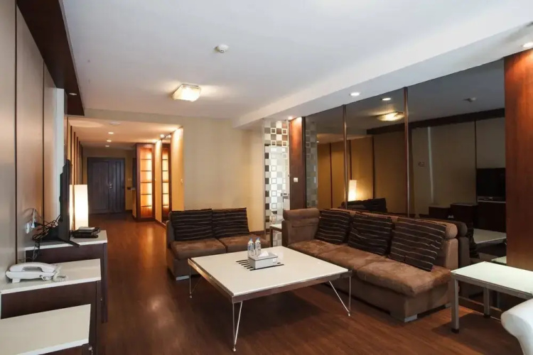 4C - 2 Bedroom Downtown Apartment With Shared Pool
