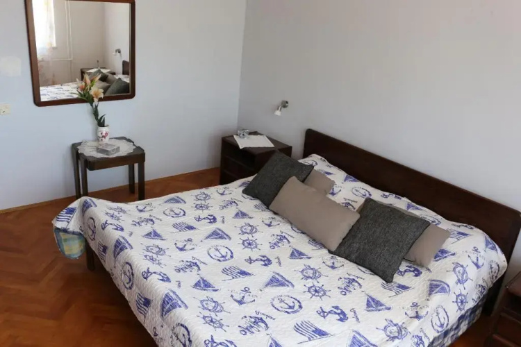 Max apartment