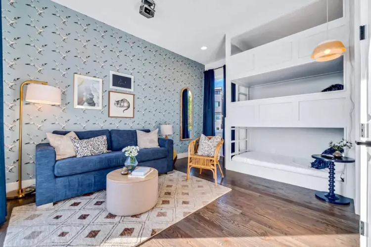 Luxury Stay With Rooftop Views in Prime Location