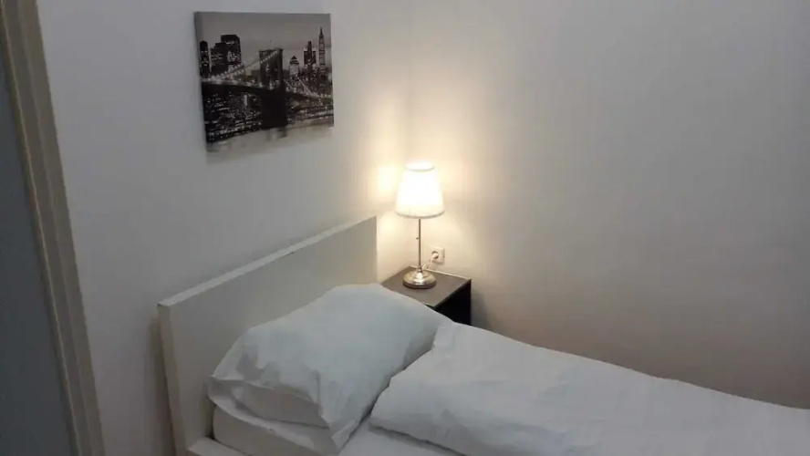 Bright 2BR Stay Close to Stadthalle
