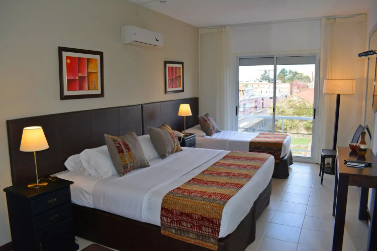 De la Plaza Hotel