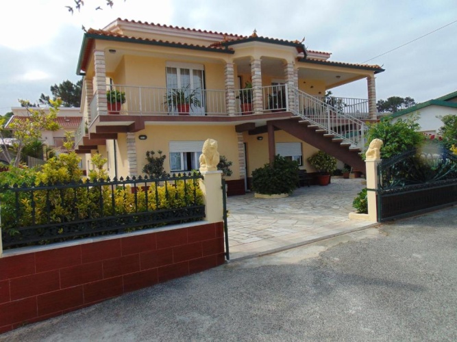 3 Bedrooms Apartment