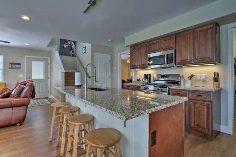 30 Mi to Crested Butte: Dog-friendly Home By River