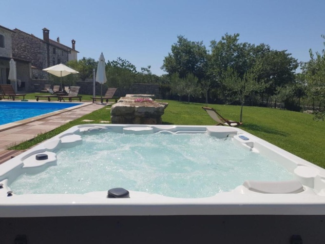 Comfort Double Basement room with pool view