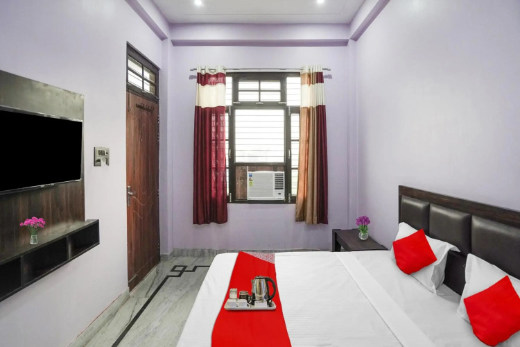 OYO Flagship 70225 Ayurma Inn