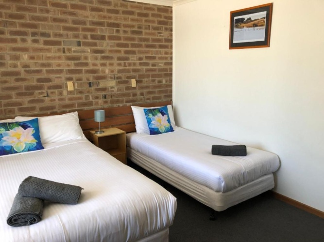Standard Triple room