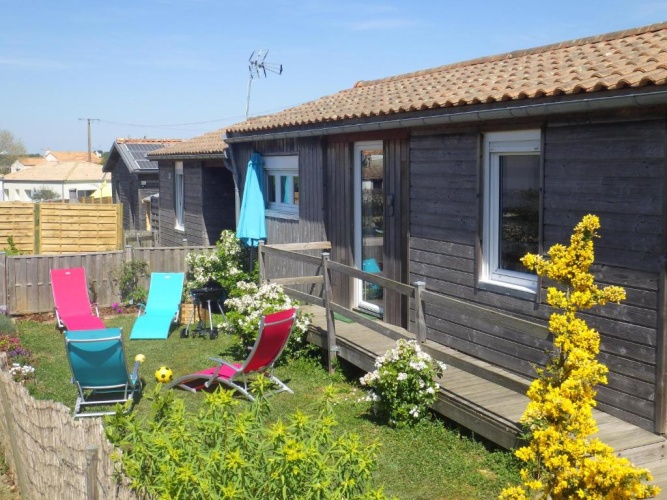 Cottage with garden view
