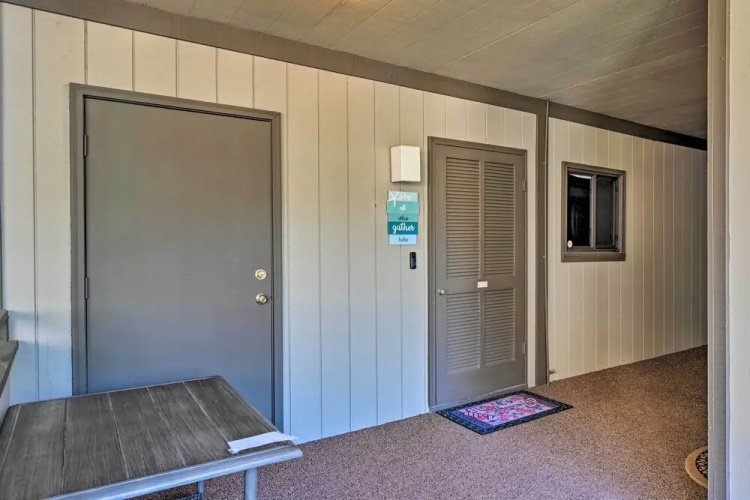 Charming Condo w/ Pool Access - Walk to Beach