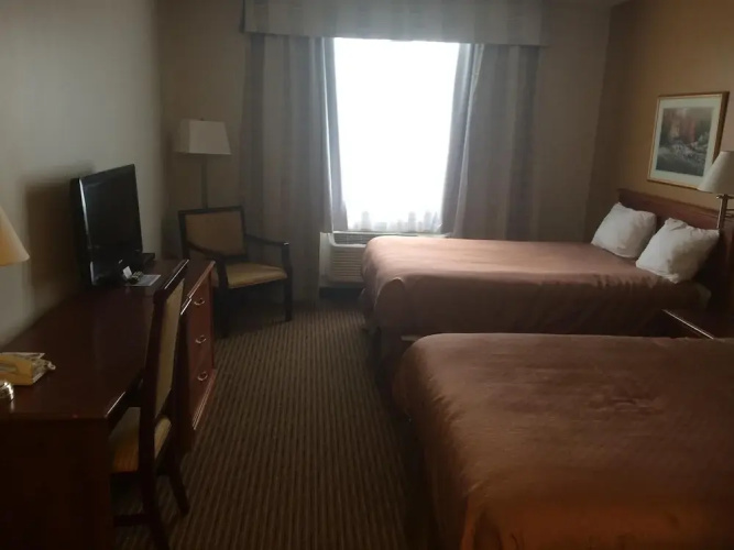 Foxwood Inn & Suites