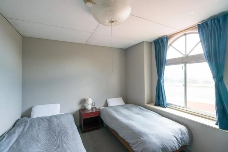 Guesthouse leaf
