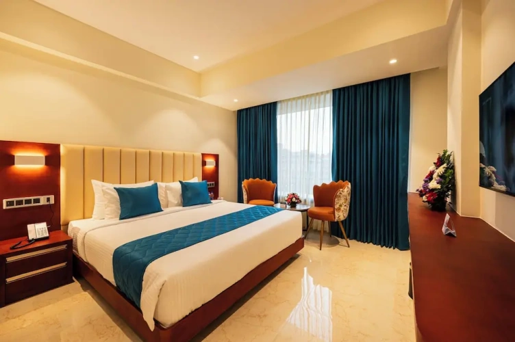 Deluxe Double room with city view
