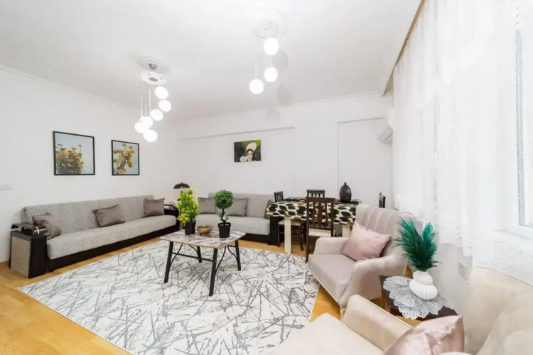 Spacious Flat With Backyard in Muratpasa