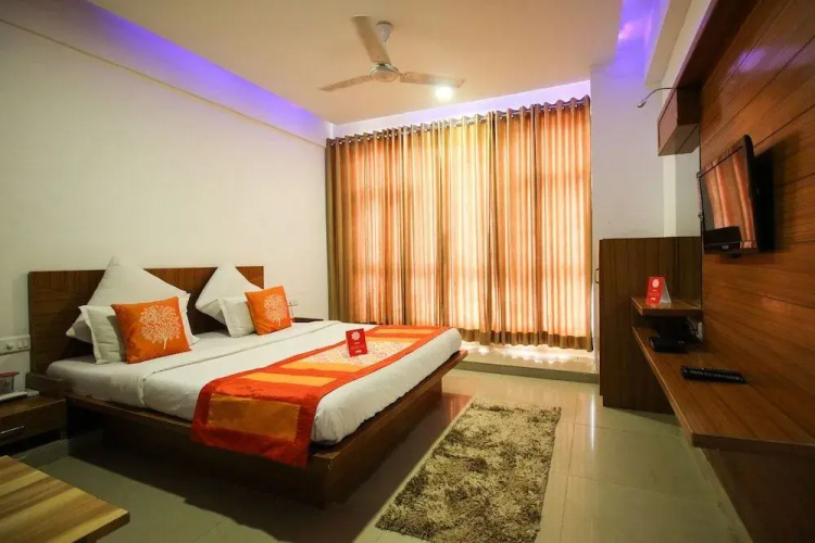 Hotel Midway Residency