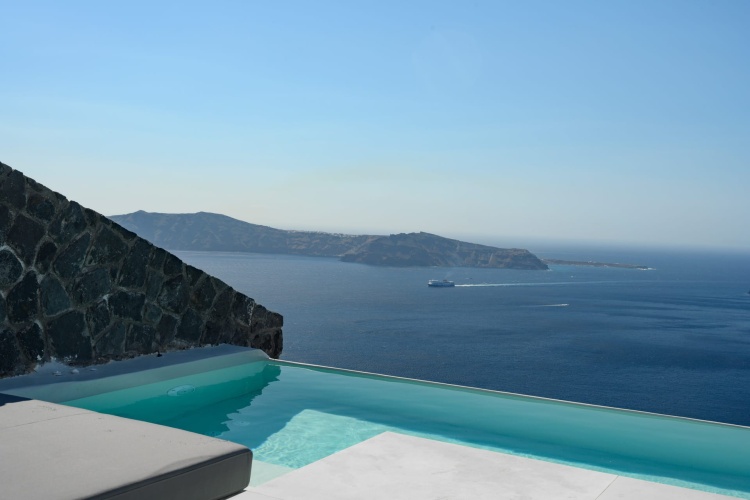 Executive with Infinity Heated Pool Double Suite